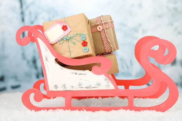 Toy sledge com presentes de Natal — Fotografia de Stock