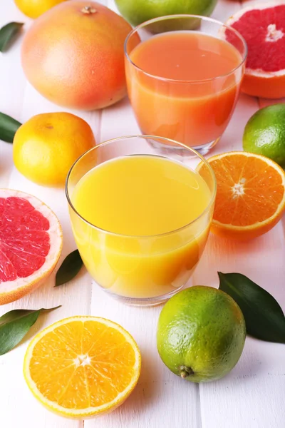 果汁和许多柑橘 — 图库照片