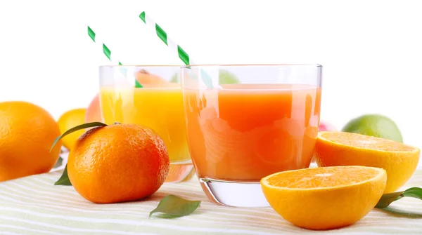 Juice och många citrus — Stockfoto