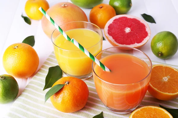 Juice and many citrus — Stock Photo, Image