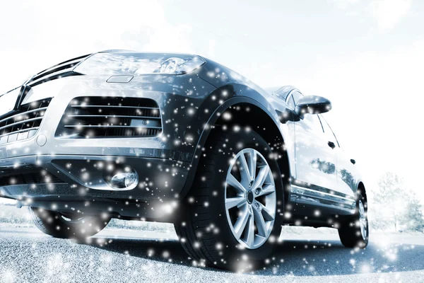 Auto op weg en sneeuw — Stockfoto