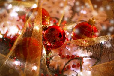 Noel süsler ve çelenk