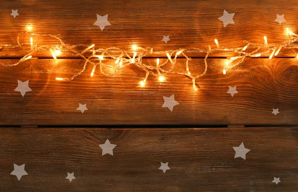 Luces de Navidad sobre fondo de madera —  Fotos de Stock