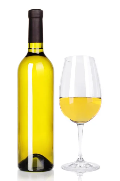 Botella de gran vino y copa aislada en blanco —  Fotos de Stock