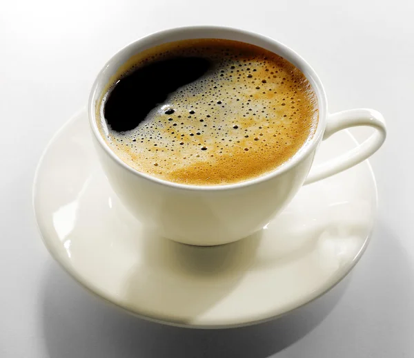 Xícara de café na mesa cinza — Fotografia de Stock