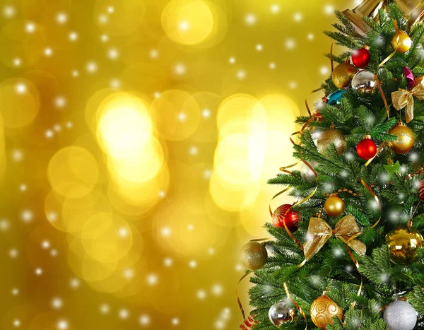 Decorated Christmas tree on festive shiny background — Stock Photo, Image