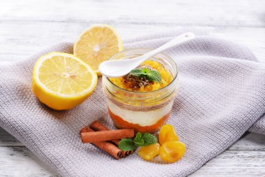 Lezzetli limon reçel tablo yakın çekim üzerinde