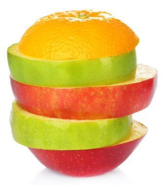 taze dilimlenmiş meyve üzerinde beyaz izole