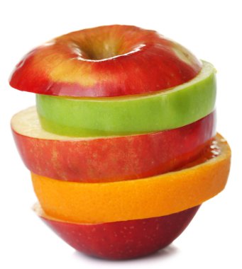 taze dilimlenmiş meyve üzerinde beyaz izole