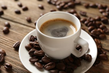 Masada bir fincan kahve.