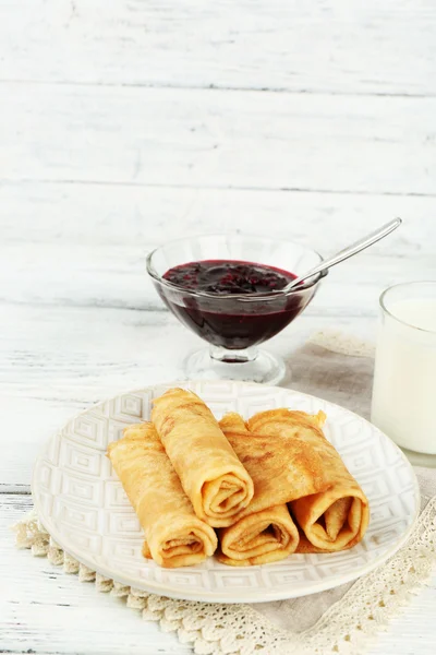 Piatto di deliziose frittelle — Foto Stock