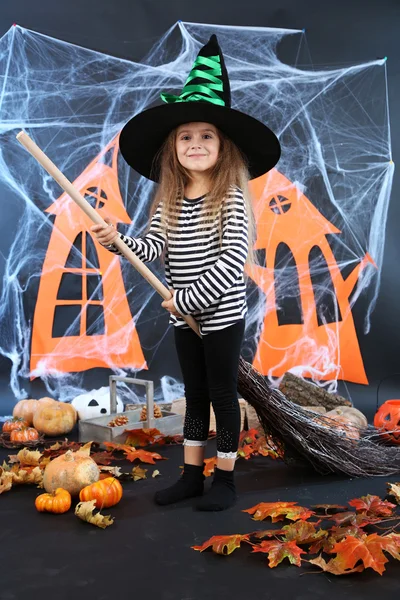 Şapkalı küçük kız cadı — Stok fotoğraf