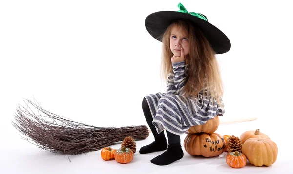 Niña bruja en sombrero —  Fotos de Stock