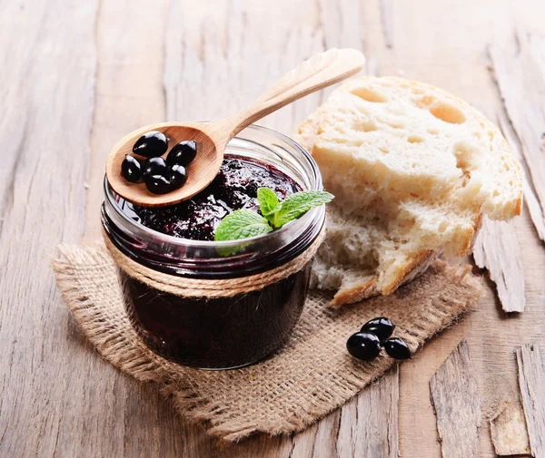 Delicious black currant jam on table close-up — Stock Photo, Image