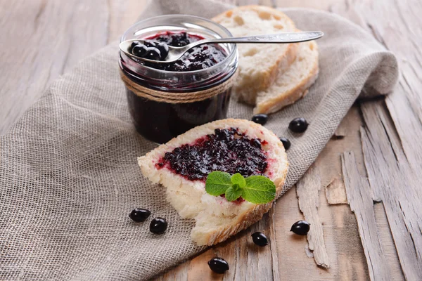 Delicious black currant jam on table close-up — Stock Photo, Image