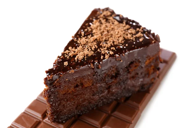 Leckeren Schokoladenkuchen, isoliert auf weiß — Stockfoto