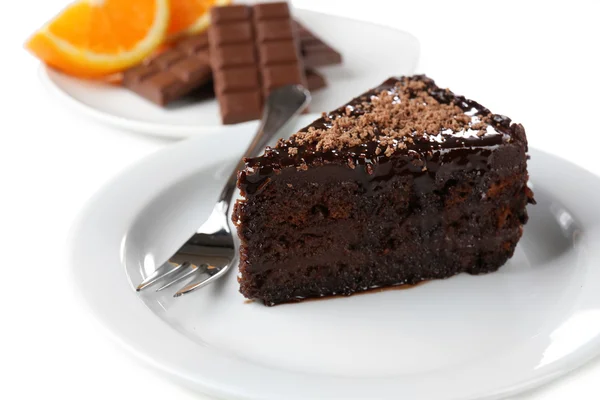 테이블에 제공 하는 맛 있는 초콜릿 케이크 — 스톡 사진