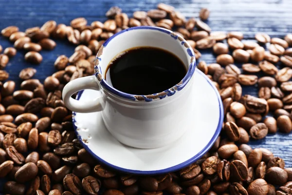 Kopje koffie op houten tafel — Stockfoto