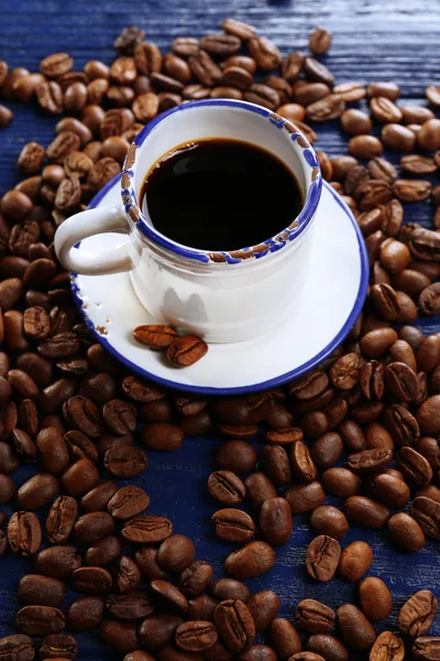 Cup of coffee on wooden table — Stock Photo, Image