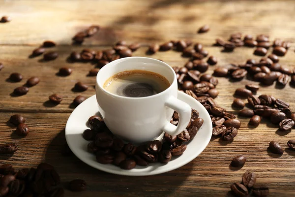 Taza de café en la mesa — Foto de Stock