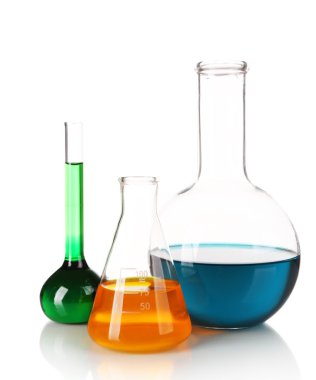 Tüp ve şişe üzerinde beyaz izole renkli sıvı ile