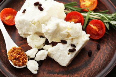 Tablo yakın çekim üzerinde beyaz peynir