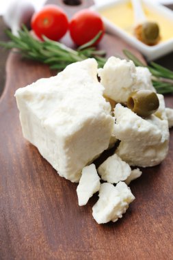 Tablo yakın çekim üzerinde beyaz peynir