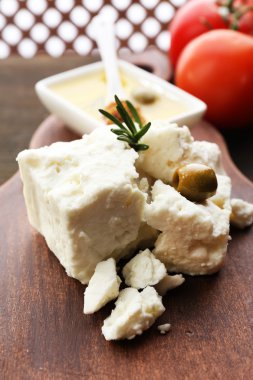 Tablo yakın çekim üzerinde beyaz peynir