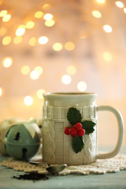 Sıcak bir içecek fincan Noel