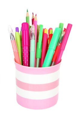 Renkli kalemler, kalemler ve işaretleyiciler