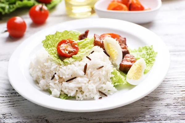 Boiled rice served on table, close-up — Stock Photo, Image