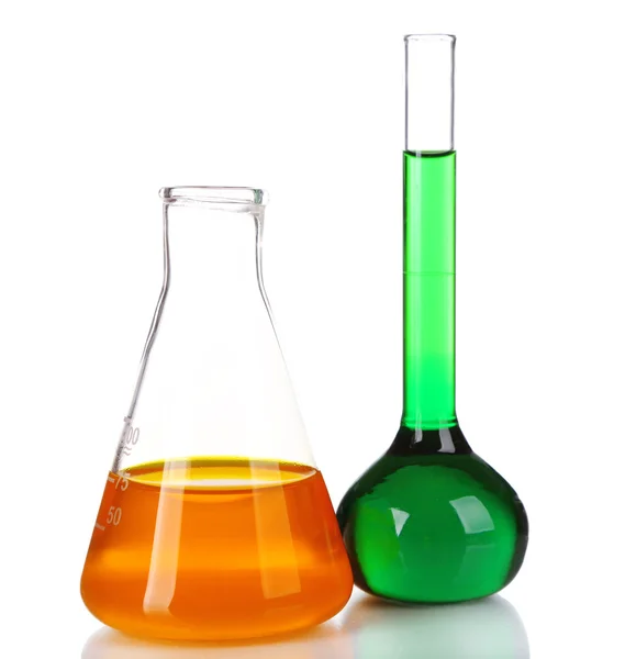 Dos frascos con líquido verde y naranja aislados en blanco — Foto de Stock