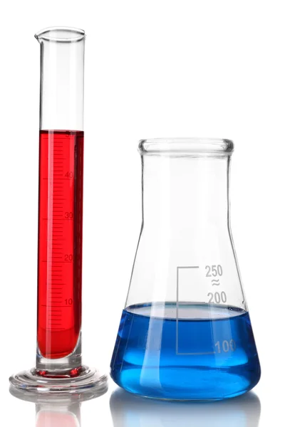 시험 관 및 흰색 절연 다채로운 액체와 플라스 크 — 스톡 사진