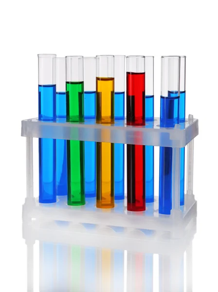 Tubos de ensaio em recipiente com fluido colorido isolado sobre branco — Fotografia de Stock