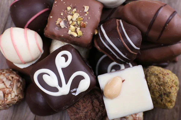 Viele Schokoladenbonbons — Stockfoto