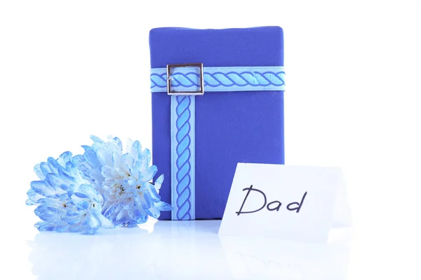 Present box for Happy Father's Day with card and flowers isolated on white background — Stock Photo, Image