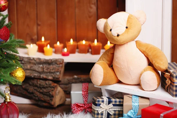 Teddybär mit Geschenken — Stockfoto