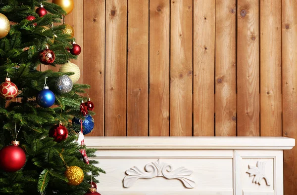 Chimenea con decoraciones de Navidad — Foto de Stock