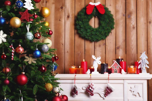 Chimenea con decoraciones de Navidad —  Fotos de Stock