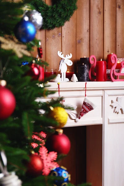 クリスマス飾りの暖炉 — ストック写真