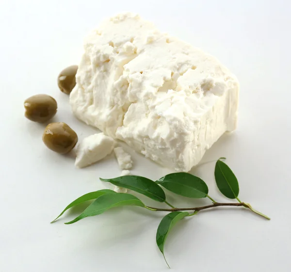 Formaggio feta isolato su bianco — Foto Stock