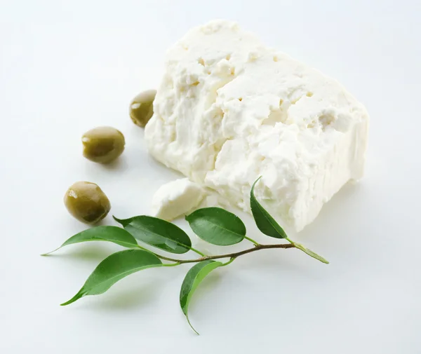 Queijo feta isolado em branco — Fotografia de Stock