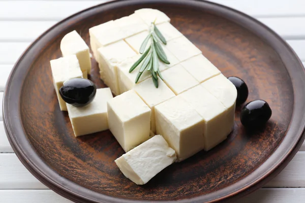 Tablo üzerinde beyaz peynir — Stok fotoğraf