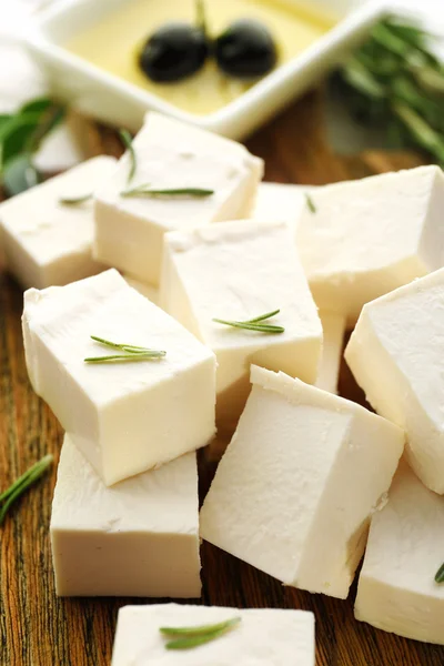 Queijo feta em close-up de mesa — Fotografia de Stock