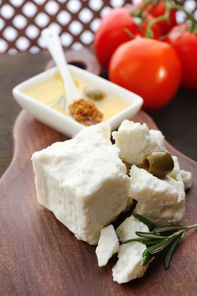 Queijo feta em close-up de mesa — Fotografia de Stock