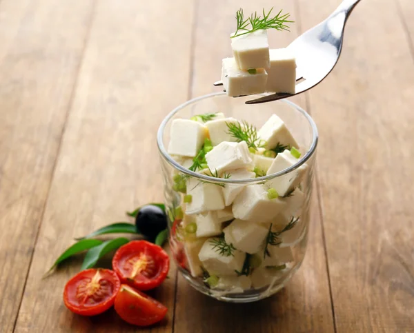 Queijo feta na mesa — Fotografia de Stock