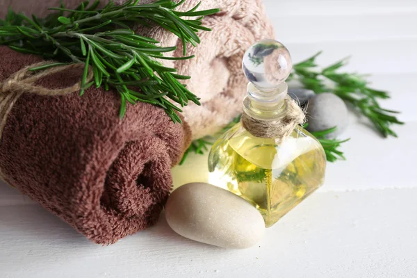 Branches of rosemary with towels — Stock Photo, Image