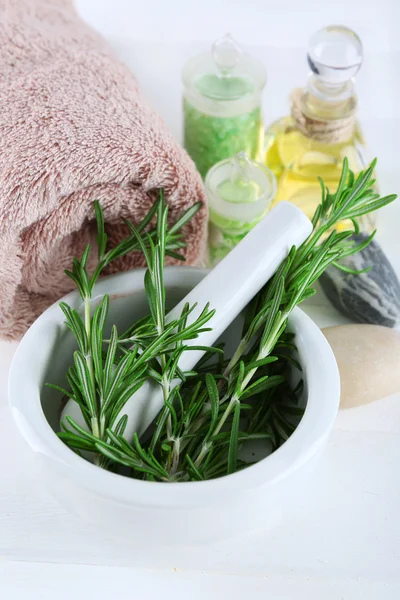 Branches of rosemary with towels — Stock Photo, Image