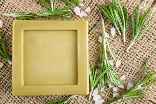 Seife mit Rosmarinzweigen — Stockfoto