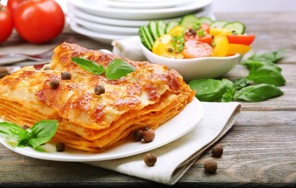 Gedeelte van smakelijke lasagne — Stockfoto